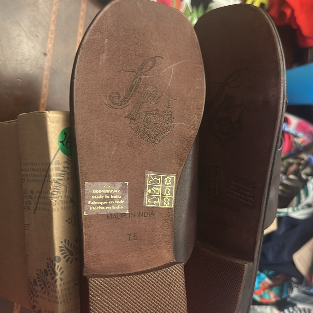 ❤️ FREE PEOPLE MILA MINIMAL Brown Leather Buckle flat sandals - Picture 10 of 10